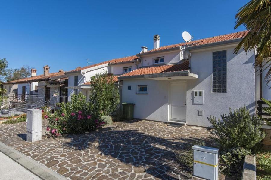 Pietra Villa Dajla Bagian luar foto