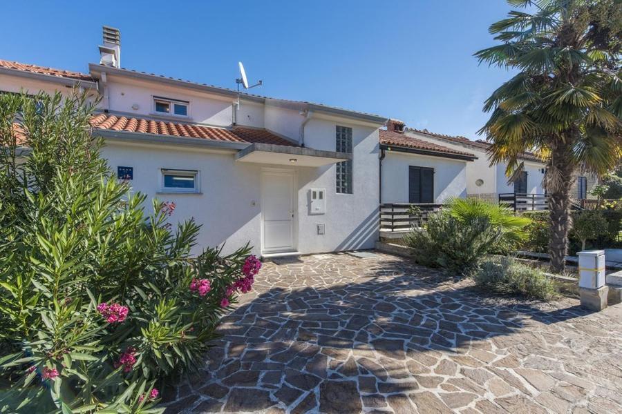 Pietra Villa Dajla Bagian luar foto